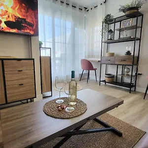 New! Cozy For Couples With Private Patio דירה