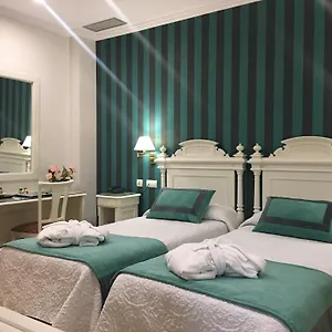 Adriano Boutique Отель Севилья