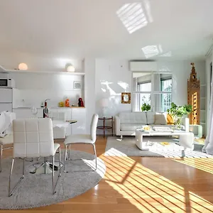 Betis Deluxe Riverside Apartment