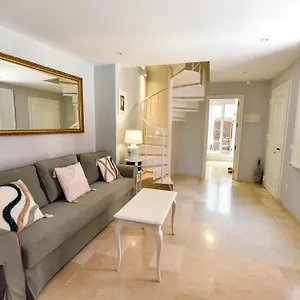 New! Exclusive Duplex Design - Parking & Pool Seville