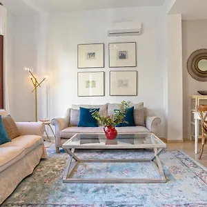 Genteel Arfe Terrace Apartment