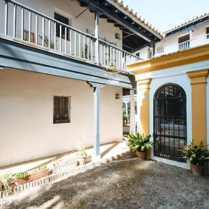 Aitana's Retreat With Charming Garden Апартаменты