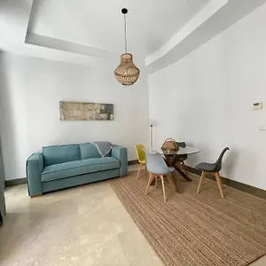 J21 By Cathedral Alcazar *